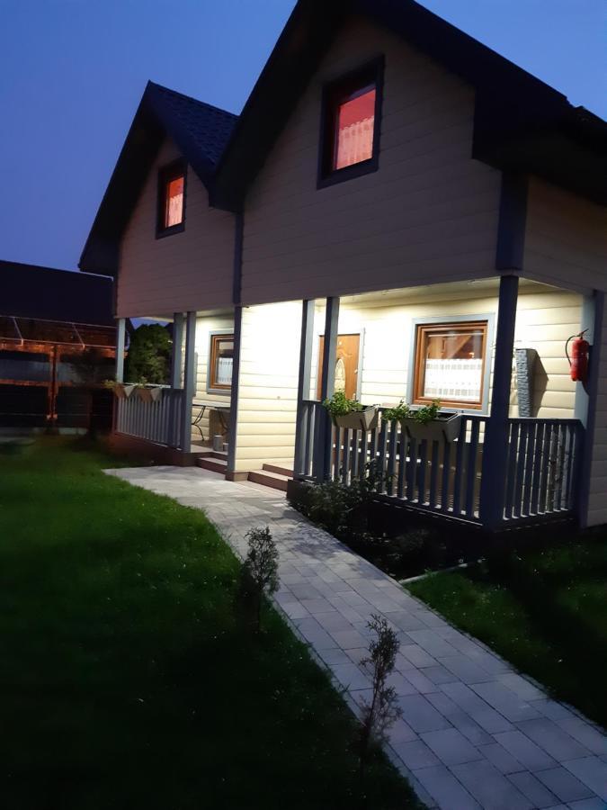 Domki Teo Pietrowe I Parterowe Rewal Bagian luar foto