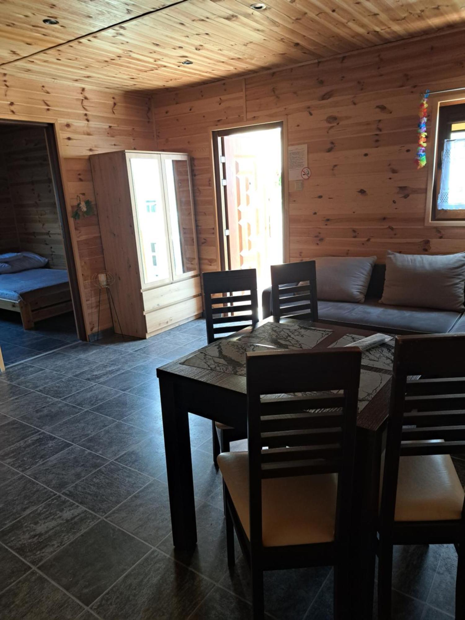 Domki Teo Pietrowe I Parterowe Rewal Bagian luar foto